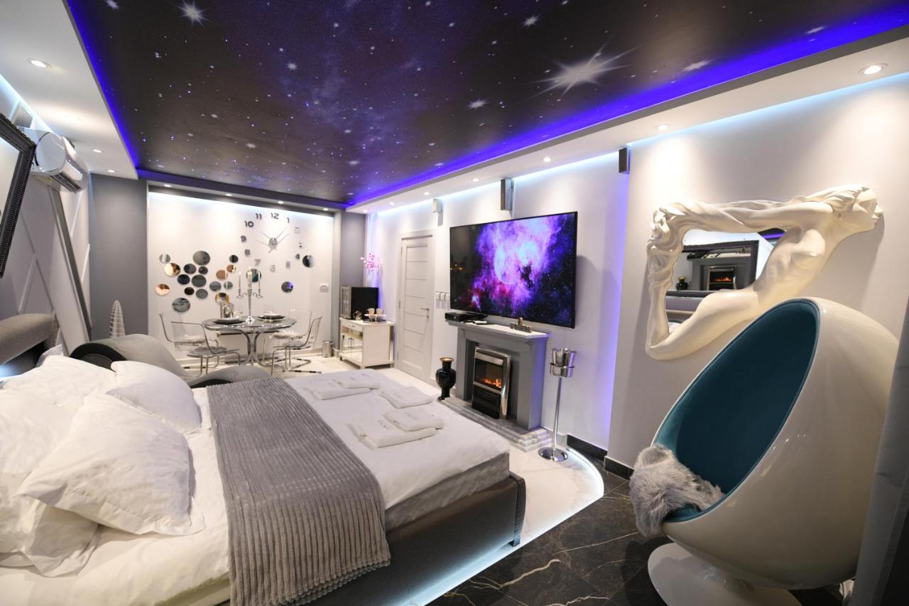Aurora Lux Smart Apartment *